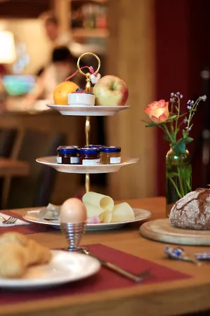 Hotel Walliserkanne Отели в г. Грэхен