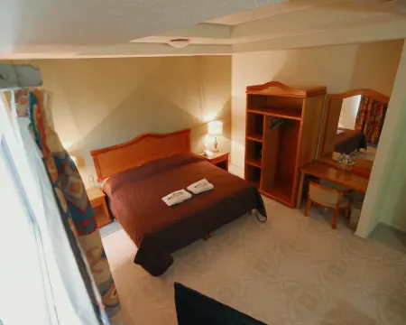 ホテル エル コンキスタドール モナルカ シタクアロのホテル