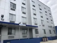 Days Inn by Wyndham Brooklyn Borough Park Hotels near Bensonhurst Park
