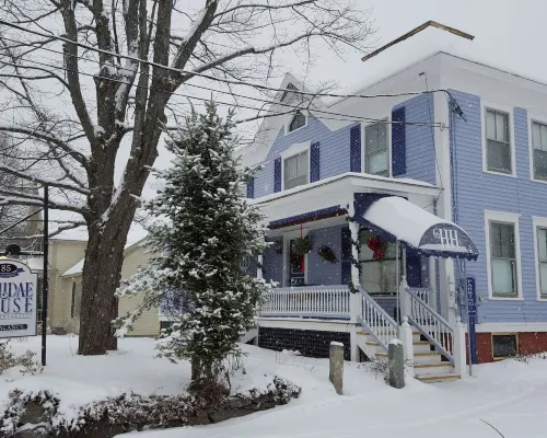 Holidae House Bed & Breakfast Hotels in Bethel