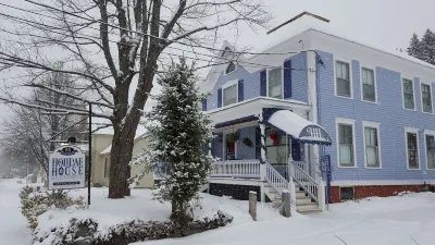 Holidae House Bed & Breakfast Отели рядом с достопримечательностью «Дом полевых школ Гульда»