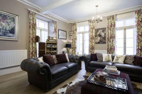 The Town House Bnb - parking