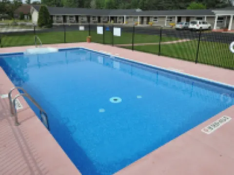 Colonial House Motor Inn Hotels in Lanark County