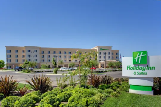 Holiday Inn & Suites BAKERSFIELD by IHG