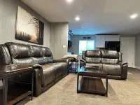 Mountain & City Getaway: 6BR, 2 Kitchens, 3 Bathrm