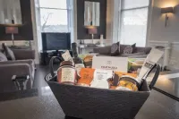 Marks at the Manor Luxury Riverside Apartments - Sleeps up to 4, with Parking and Sky TV
