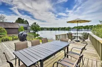 Family Cottage on Chaumont Bay, Walk to Downtown - 3-Star