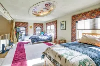 Historic Auburn Home w/ Theater & Yard! - parking