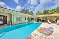 Home w/ Pool in Upscale Pinecrest Village - Country Houses