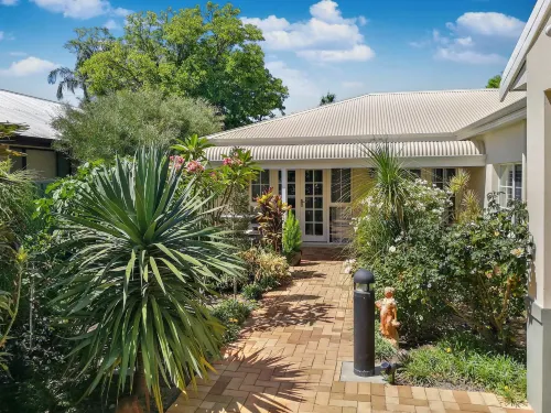 Airport B&B - Pet friendly