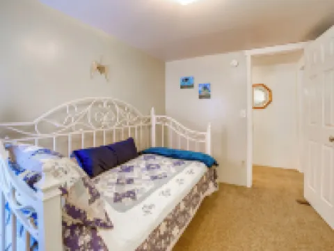 Fire Pit, BBQ & Yard: Family Home in Adrian Hotels in Adrian