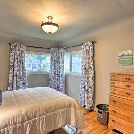 Comfy and Cozy Kalispell Home Walk to Downtown Hotéis em Kalispell