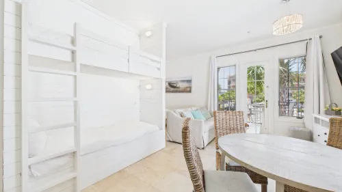 Beautiful Pools and Beach Access - Charming Coastal Escape Hotel di Inlet Beach