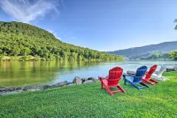 Cozy Cabin on Tenn River - 10 Mi to Chattanooga! - Pet friendly