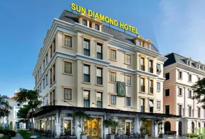 Sun Diamond Hotel Ha Long Các khách sạn gần Cung cá heo Hạ Long
