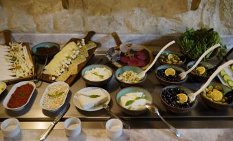 Taru Cave Suites