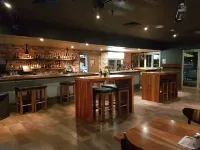 Potshot Hotel Resort - bar