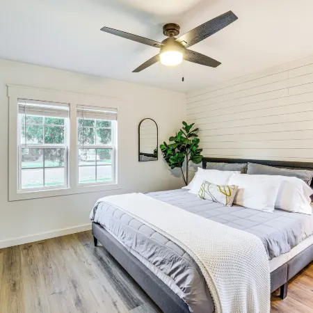 Chic Home ~ 2 Mi to TTU w/ Grill & Yard in Lubbock