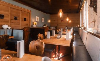 Landhotel Und Weingasthof Schwarzer Adler