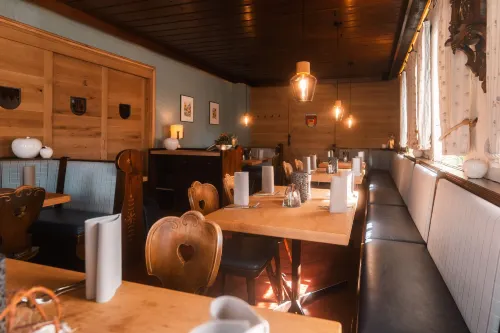 Landhotel Und Weingasthof Schwarzer Adler - Homestays