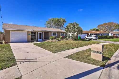 Pet-Friendly Merritt Island Home w/ Heated Pool - Parking