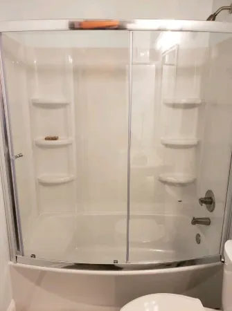 Studio - direct 2 min beach walk with public access end of street.