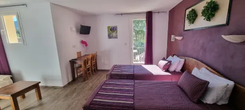 Hôtel le Pradet فنادق في Seguret
