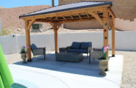 Hot Havasu Escape!!!  Spacious 4-bedroom pool home in great location, Sleeps 12