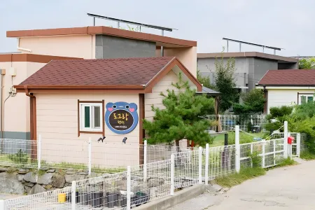 Yeoncheon Dograng Dog Pension Отели рядом со станцией Yeoncheon Station