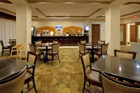Holiday Inn Express & Suites HOPE MILLS-FAYETTEVILLE ARPT by IHG - parking