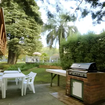 Mountain Creek Motel Bar & Restaurant