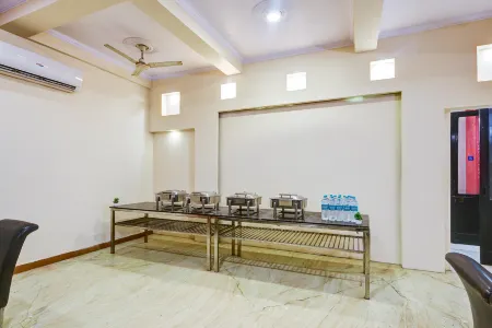 Hotel City Centre Inn Near Nizamuddin Railway Station Отели рядом со станцией Nizamuddin Railway Station