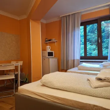2-Rent Group Hostel Rooms Aub162 Hotels near Munchen-Freiham Train Station