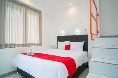 RedDoorz Near Stasiun Senen 모나스 호텔