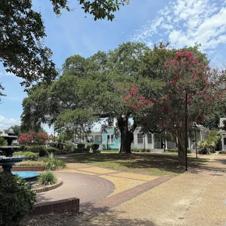Viva Biloxi - one bed/one bath near Biloxi Beach & only one block to casinos!