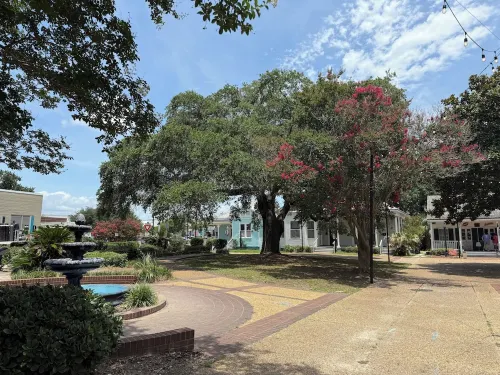 Viva Biloxi - one bed/one bath near Biloxi Beach & only one block to casinos!