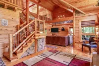 5 miles to Tryon Equestrian Center large log cabin  4 Bedroom 2.5 bath
