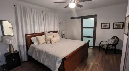 Speakeasy close to Bourbon Row Отели в г. Кларк