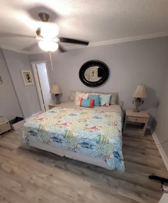 GREAT LOCATION- 1 BR/2 Bath Direct Oceanfront Condo-<br>Free Wi-Fi  new up date Daytona Beach Marina附近的飯店