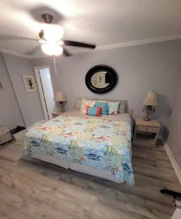 GREAT LOCATION- 1 BR/2 Bath Direct Oceanfront Condo-<br>Free Wi-Fi  new up date Отели рядом с достопримечательностью «Университет Бетун-Кукман»