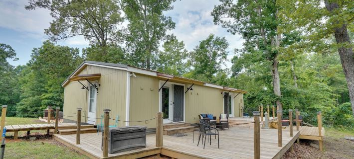 Buchanan Home w/ Deck, 4 Mi to Paris Landing! Hotels in Henry County
