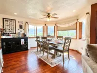 Delightful 3-bedroom house with WiFi in Juneau, AK, centrally located.