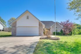2 Mi to Grand Lake: Grove Home w/ Fenced-in Yard