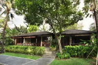 Segara Village Hotel Hôtels à proximité de : Peek A Boo