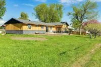 Family-Friendly Lander Home Rental Yard, Patio! - 3-Star