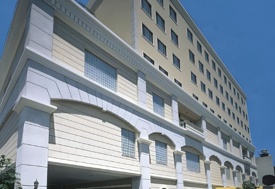 1. 호텔 모나크 돗..