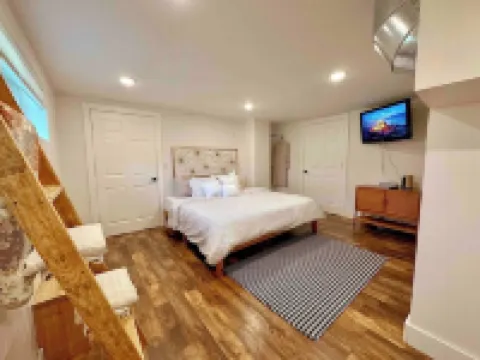 Cozy King Apt Suite w/ Fire Pit & Mountain Views