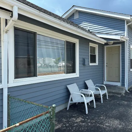 Newly Renovated-2 BR 1 BA House