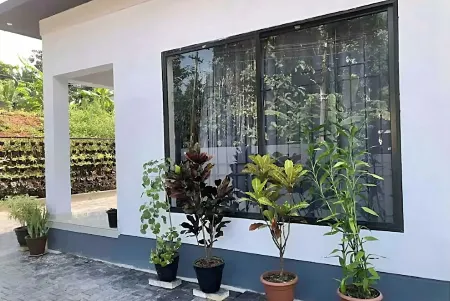 Urbane Cove 2: Furnished AC Apt Отели рядом с достопримечательностью «Mithrananthapuram Trimurti Temple»