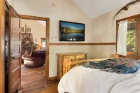 Whispering Pines Walk to Bear Mountain! - Chalets